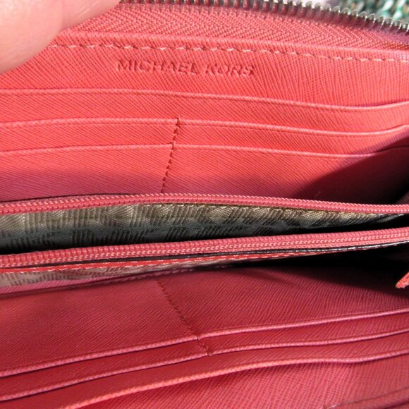 MICHAEL KORS MELON PINK ZIP AROUND WALLET CLUTCH NEARLY NEW - Picture 4 of 8